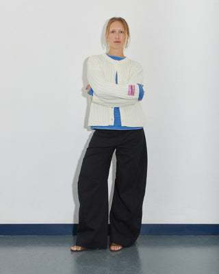 BLACK BARREL TROUSERS