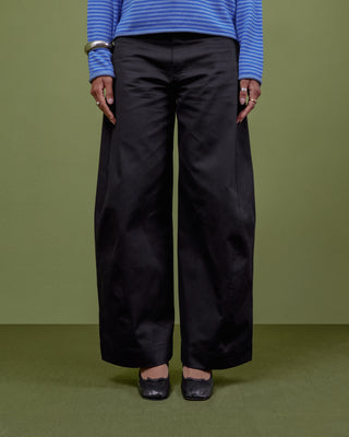 BLACK BARREL TROUSERS